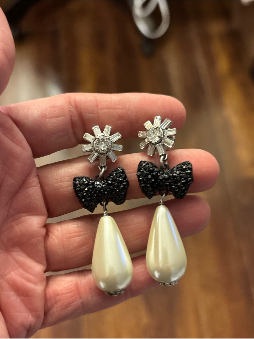 Tory Burch Pearl Teardrop & Black Crystal Bow Drop Earrings- Signed - Picture 3 of 6